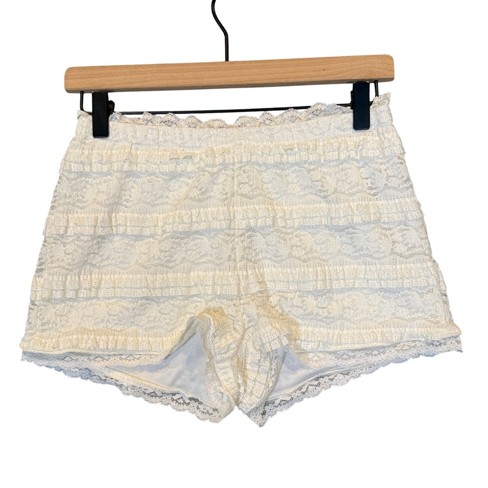 SHEIN Lace Ruffle Shorts Womens Medium White Tiered Floral Coquette Boho Summer